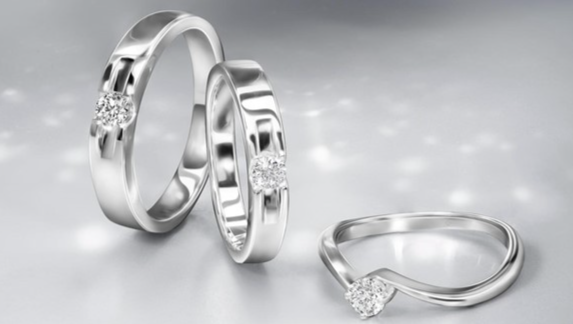 Kiat Memilih Cincin Berlian Wanita yang Dijamin Disukai